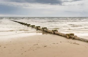 CSO_OUTFALL_ACROSS_BEACH_TO_SEA.jpg
