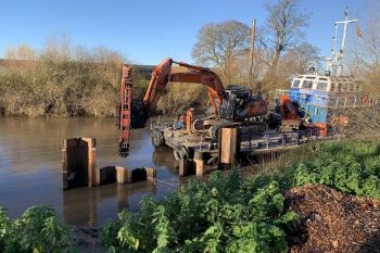 ENVIRONMENT AGENCY FLOOD PROTECTION airmyn-bank-piling-works