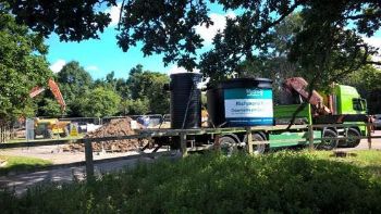 HYDRO INTERNATIONAL - DOWNSTREAM DEFENDER ARRIVING ON SITE 1