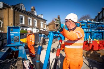 Thames-Water - engineer works to replace mains pipe