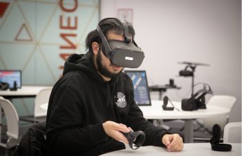 VIRTUAL REALITY HEADSET USER GENERIC
